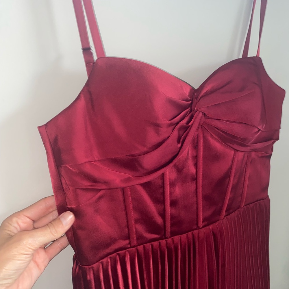 Elegant Burgundy Pleated Dress - Picture 6 of 11